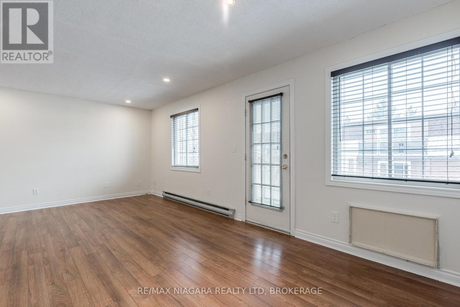 Photo 6 of 204 6381 Dunn Street, Niagara Falls ON
