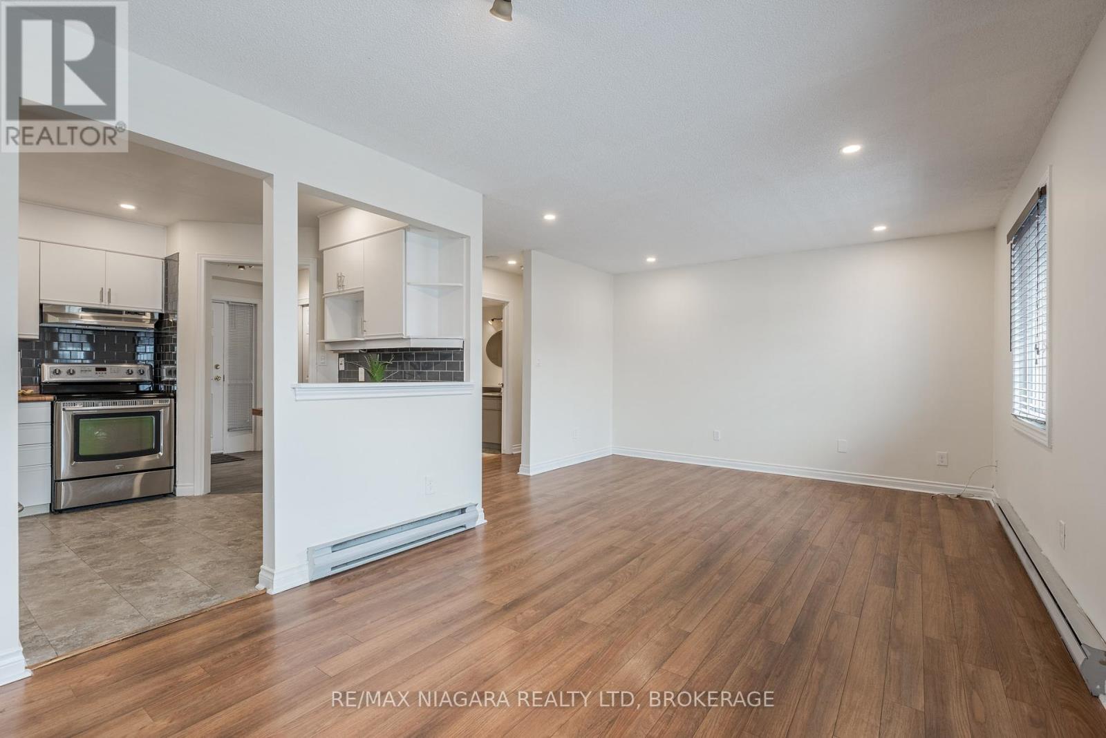 Photo 38 of 204 6381 Dunn Street, Niagara Falls ON