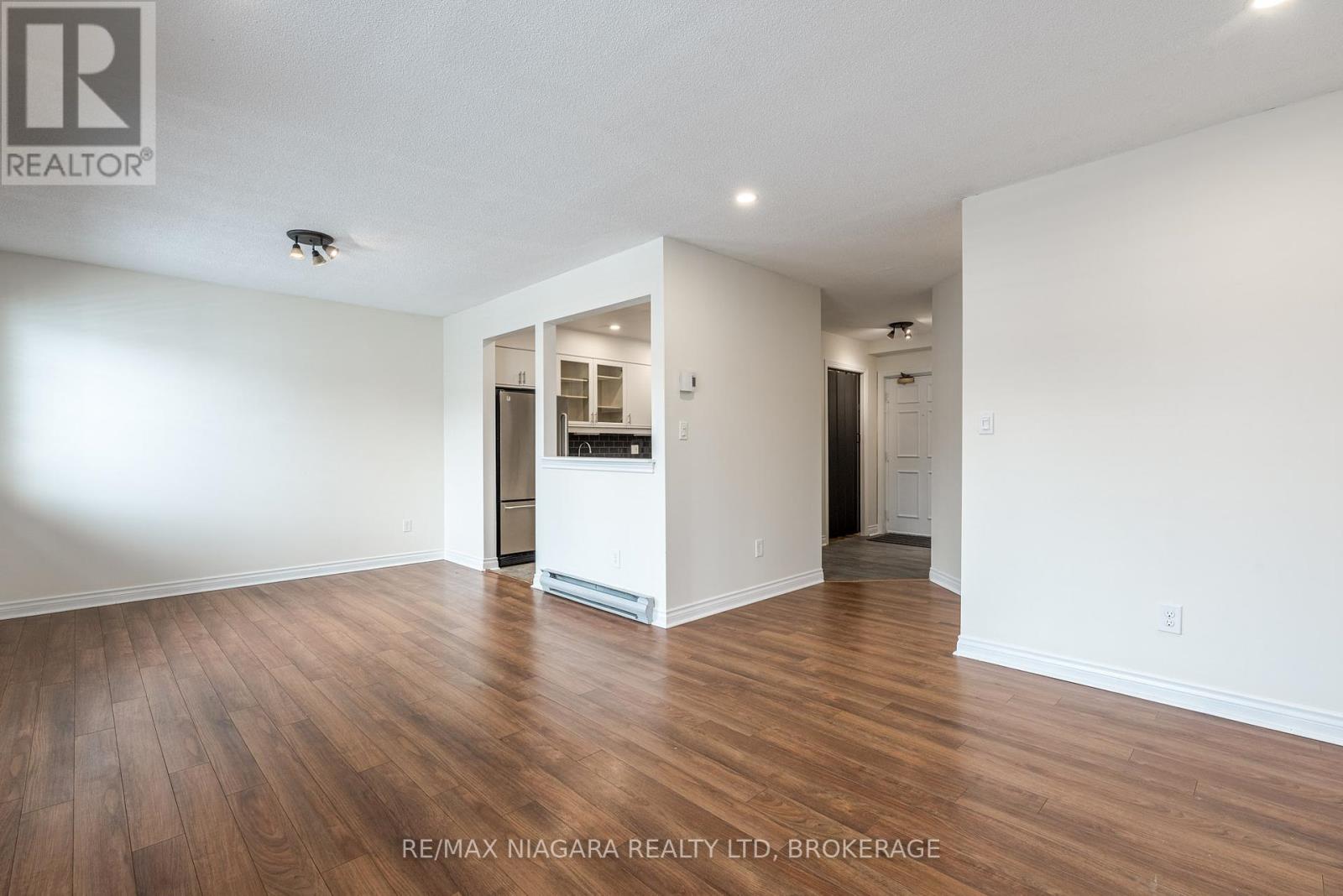 Photo 12 of 204 6381 Dunn Street, Niagara Falls ON