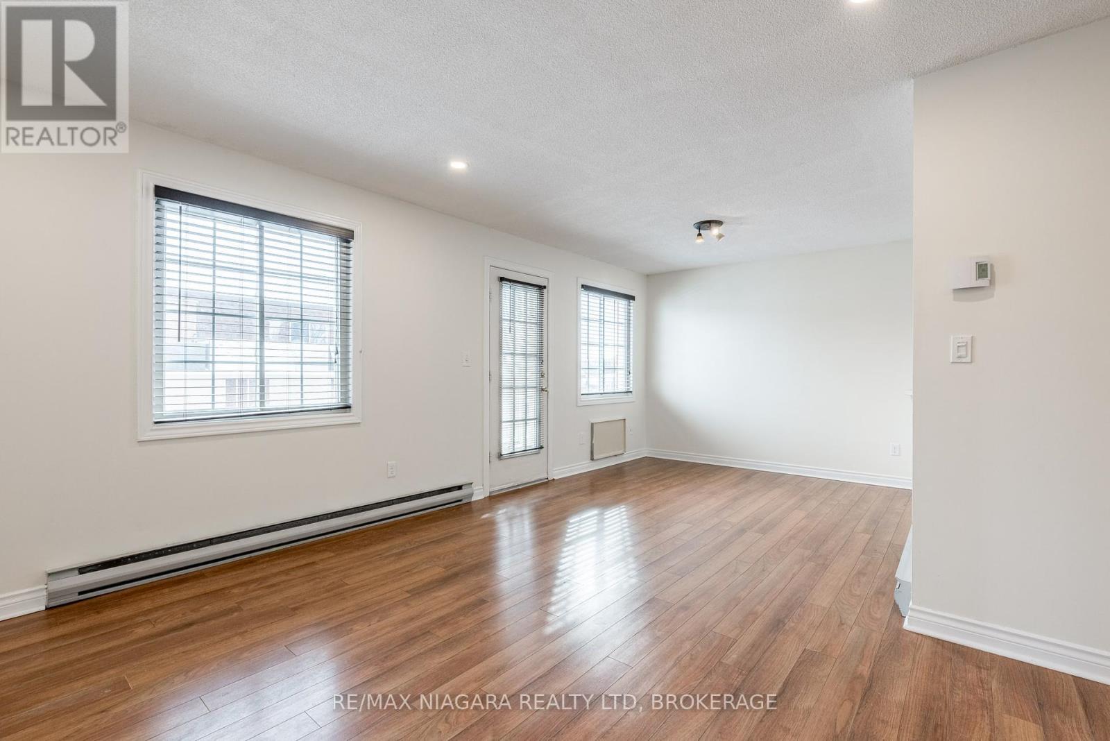 Photo 9 of 204 6381 Dunn Street, Niagara Falls ON