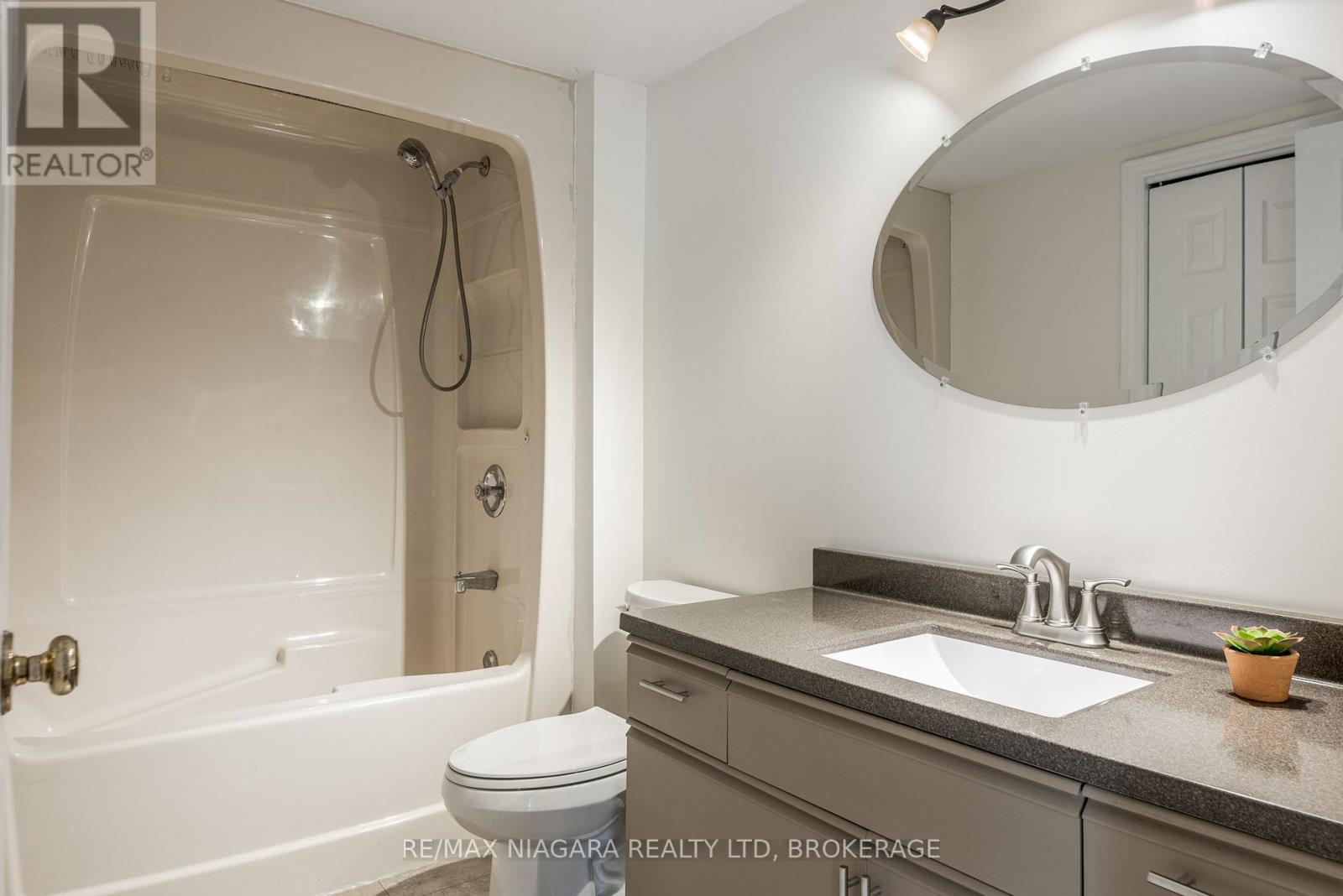 Photo 17 of 204 6381 Dunn Street, Niagara Falls ON