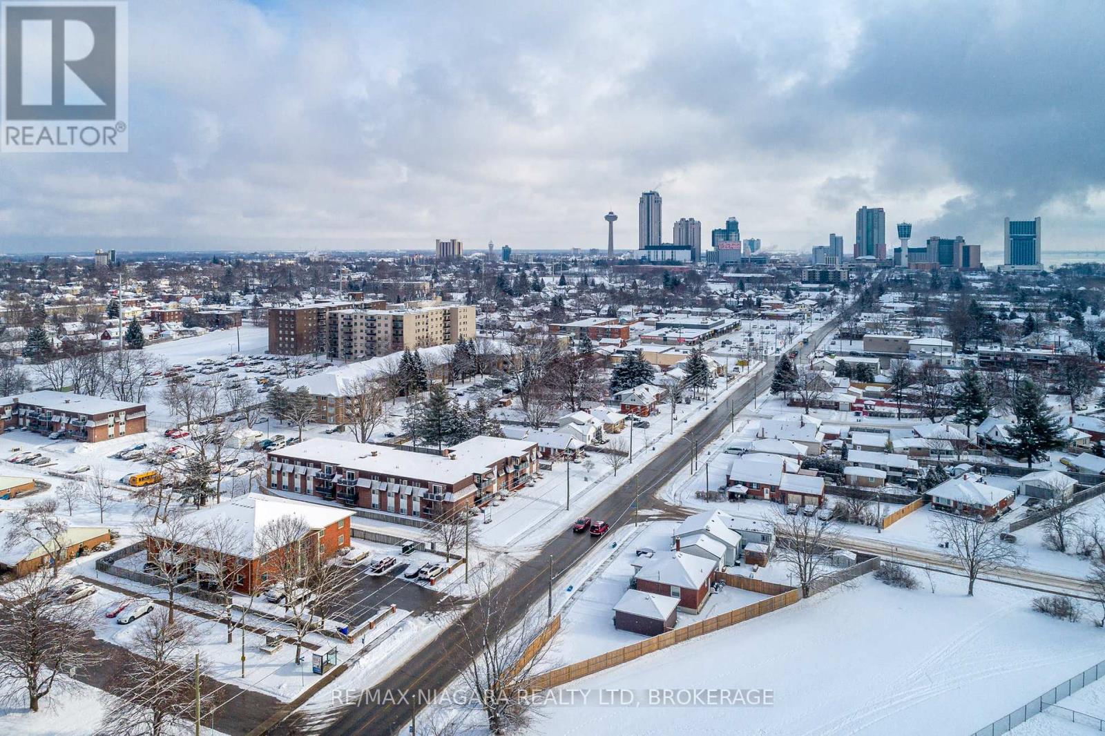 Photo 10 of 204 6381 Dunn Street, Niagara Falls ON