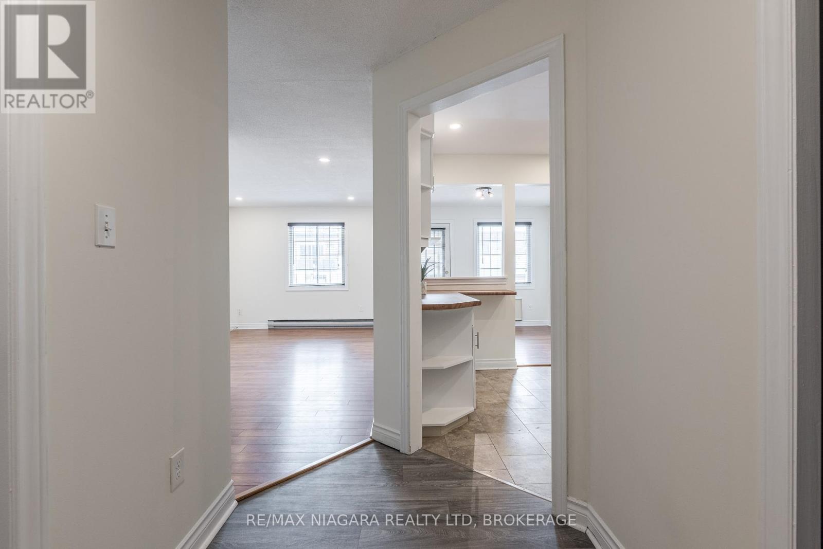 Photo 33 of 204 6381 Dunn Street, Niagara Falls ON