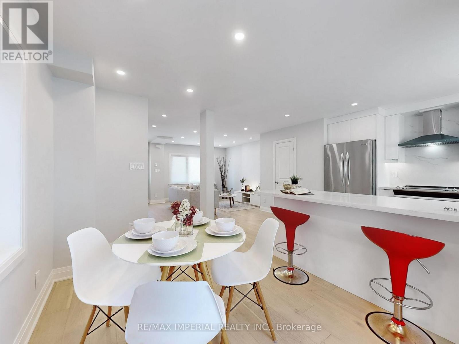 Photo 14 of 9 Lesmount Avenue, Toronto ON