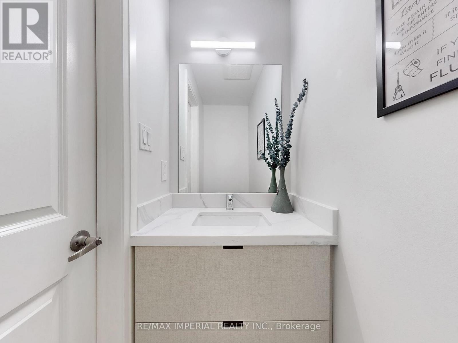Photo 15 of 9 Lesmount Avenue, Toronto ON