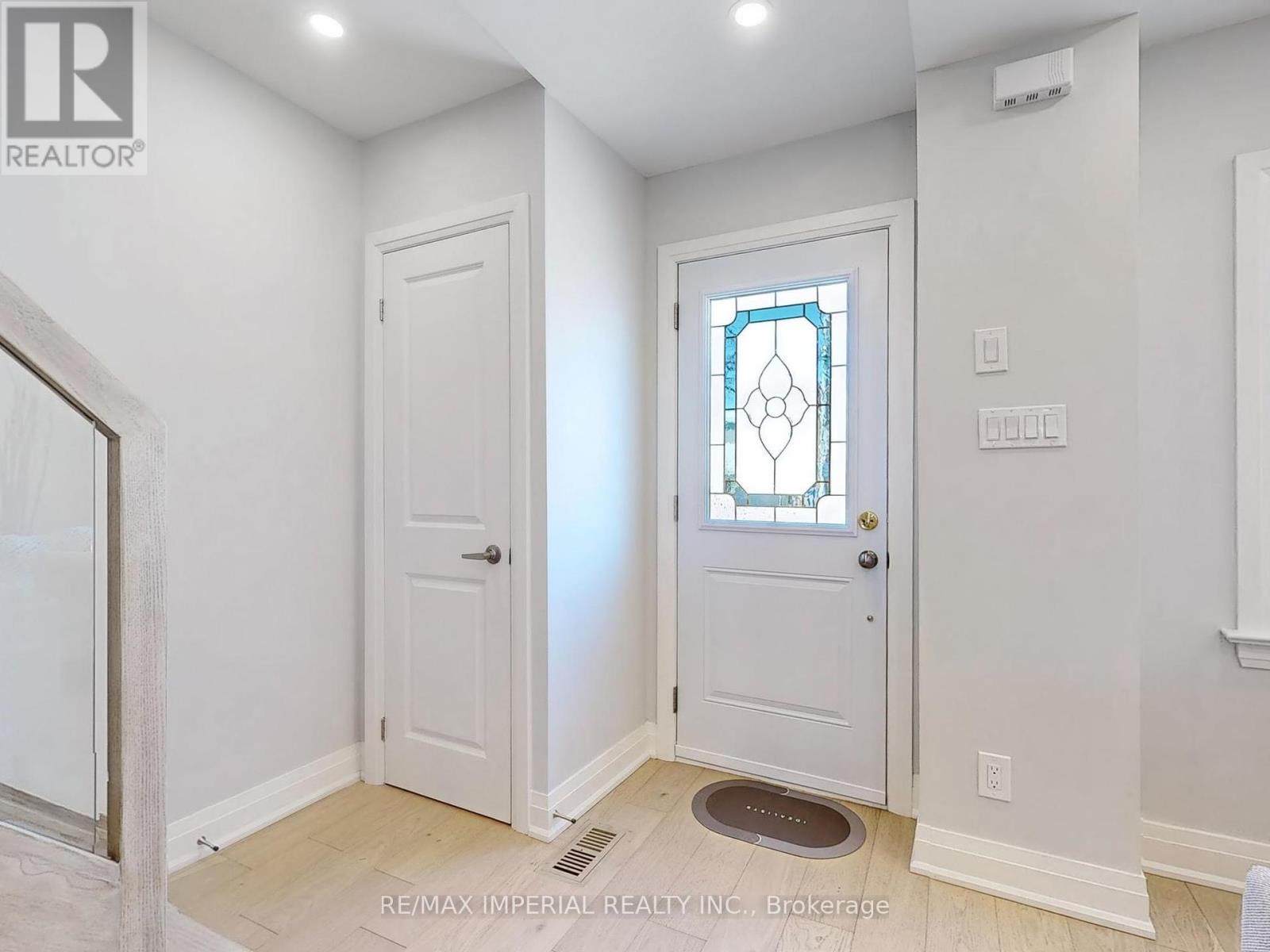Photo 16 of 9 Lesmount Avenue, Toronto ON
