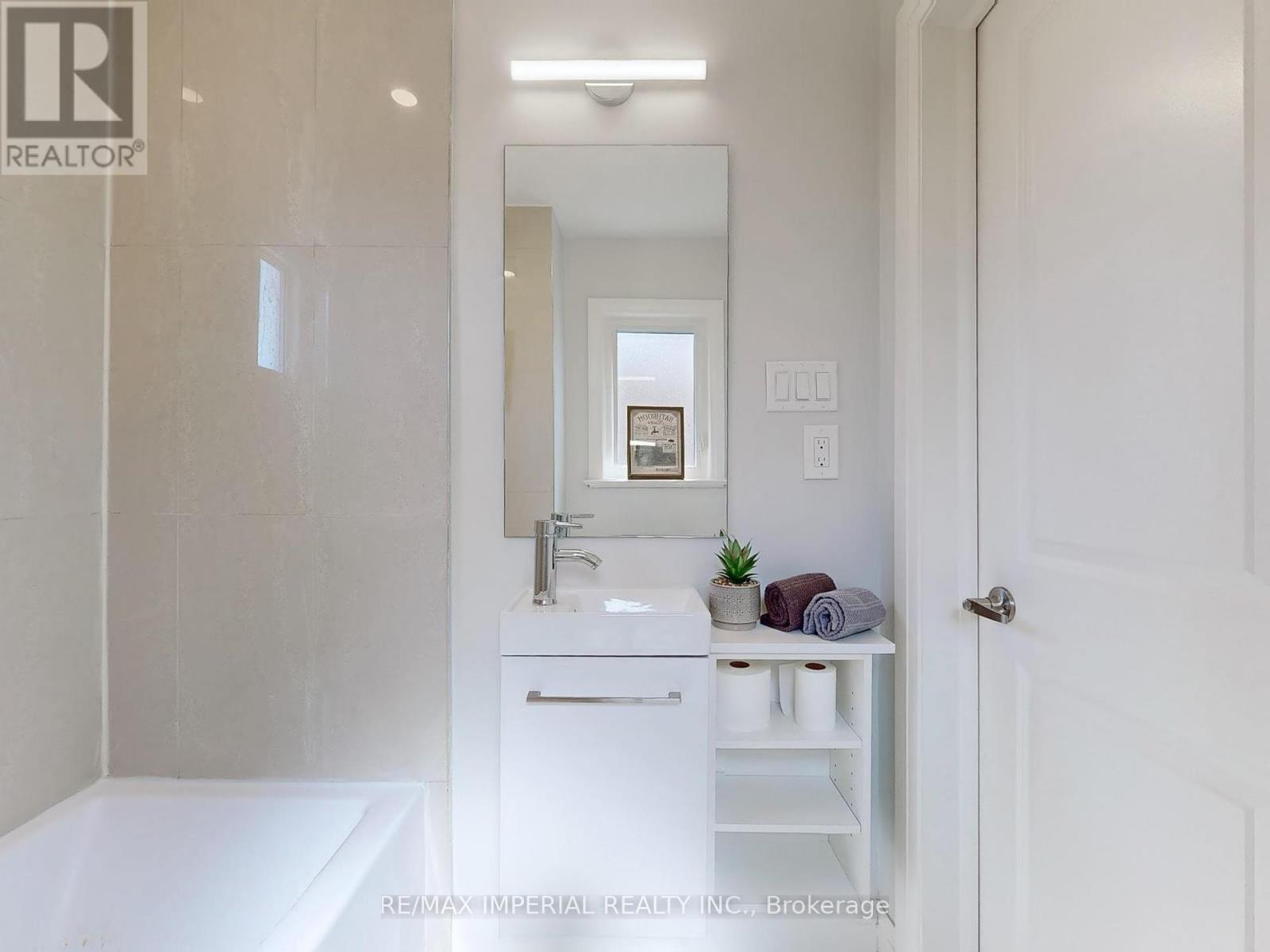 Photo 28 of 9 Lesmount Avenue, Toronto ON