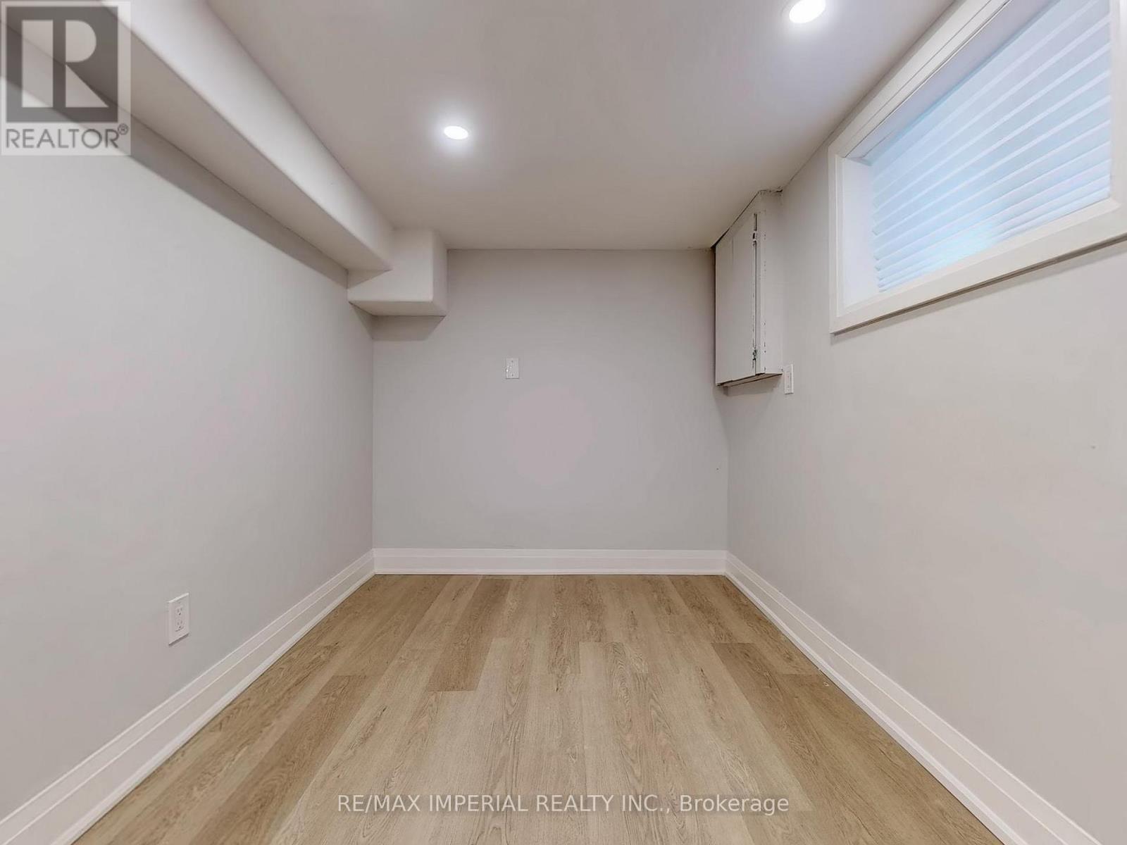 Photo 33 of 9 Lesmount Avenue, Toronto ON