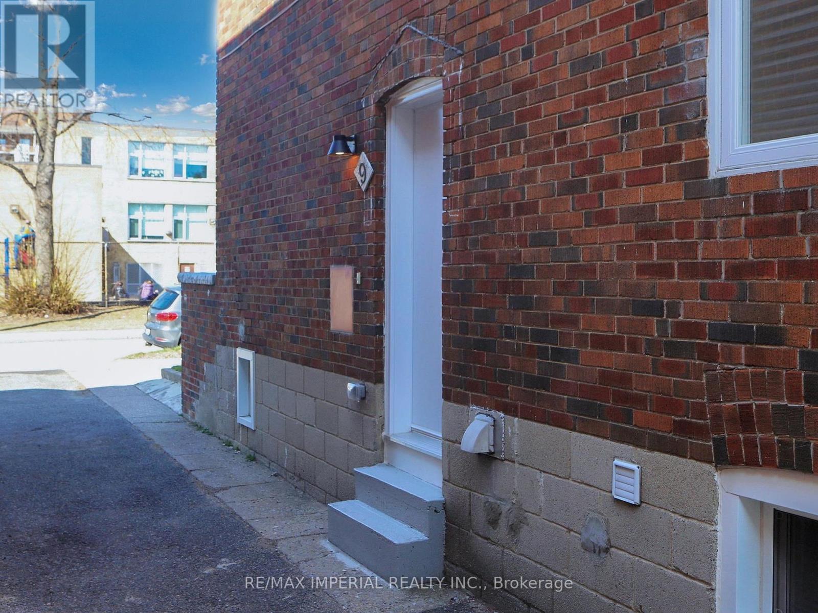 Photo 38 of 9 Lesmount Avenue, Toronto ON