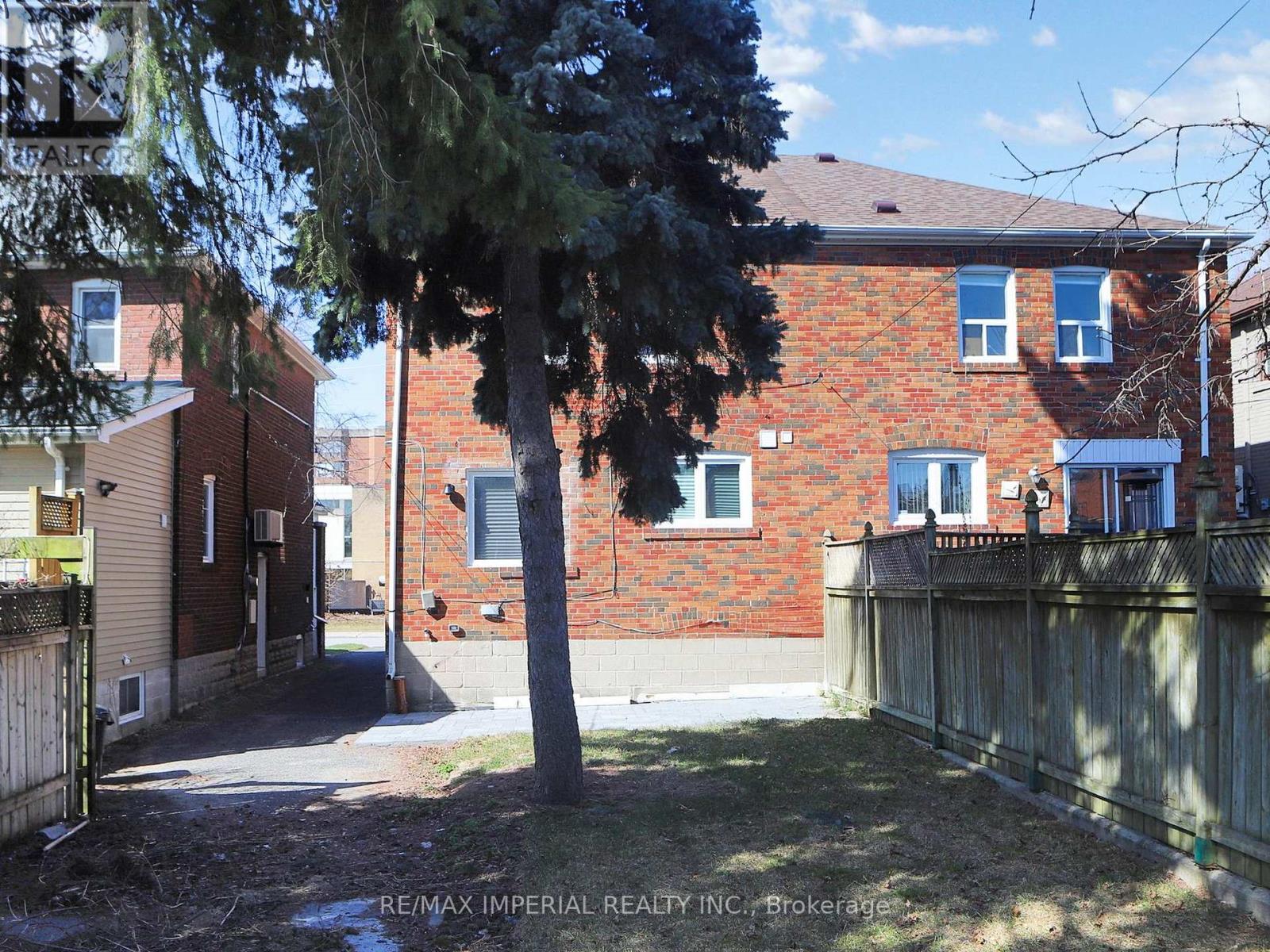 Photo 39 of 9 Lesmount Avenue, Toronto ON
