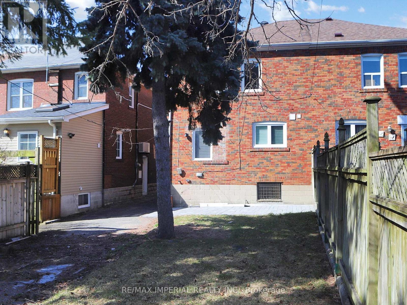 Photo 40 of 9 Lesmount Avenue, Toronto ON