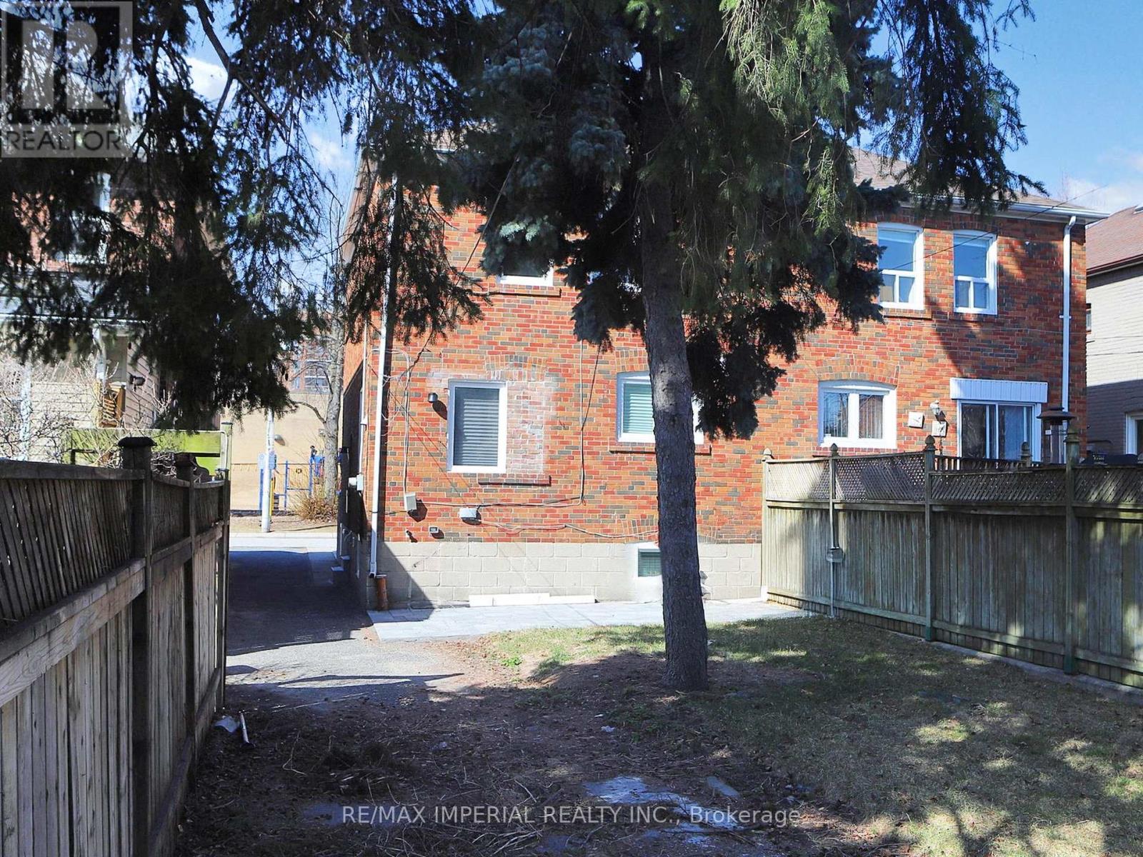 Photo 41 of 9 Lesmount Avenue, Toronto ON