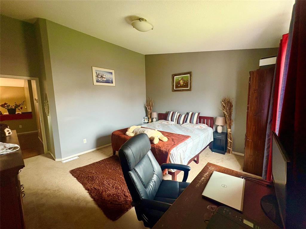 Photo 18 of 102 Filbert Crescent, Winnipeg MB