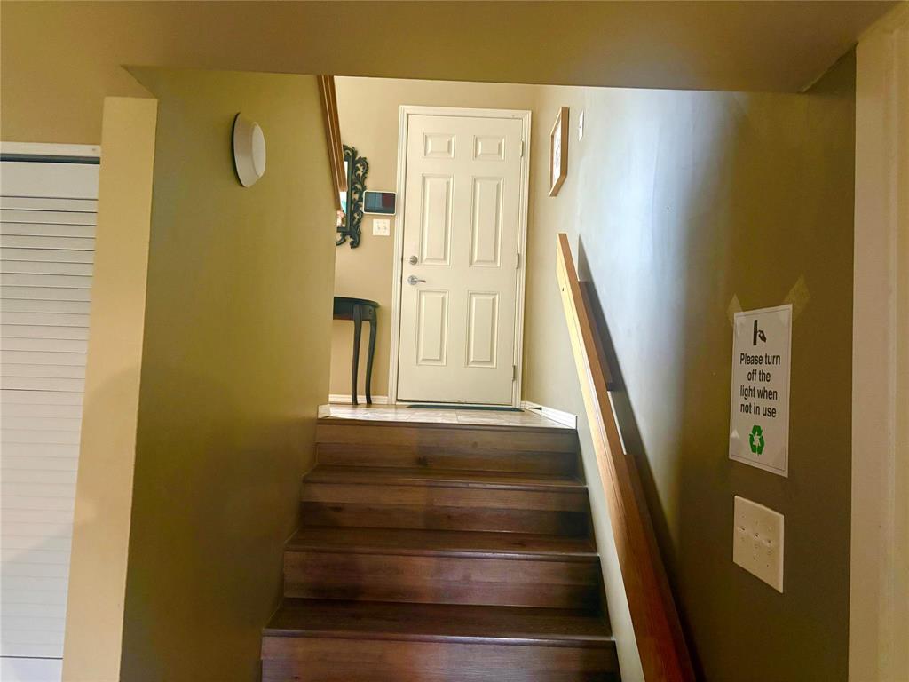 Photo 11 of 102 Filbert Crescent, Winnipeg MB