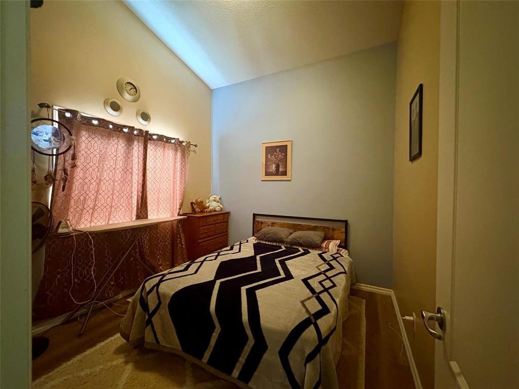 Photo 16 of 102 Filbert Crescent, Winnipeg MB