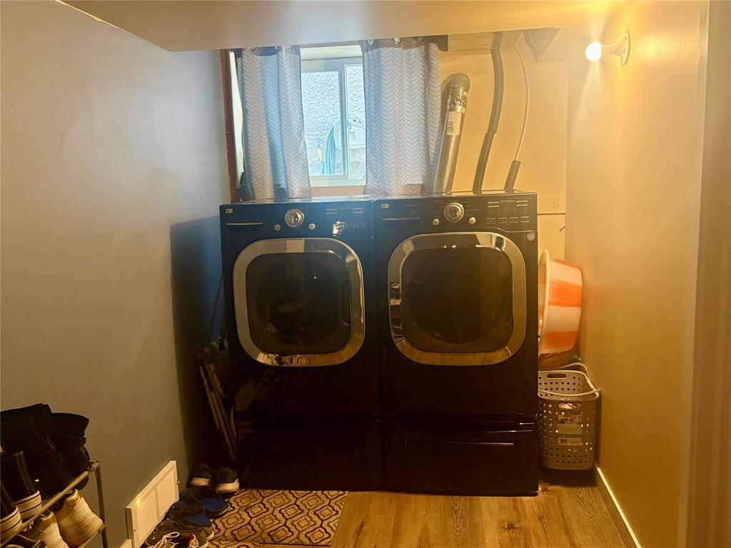 Photo 33 of 102 Filbert Crescent, Winnipeg MB