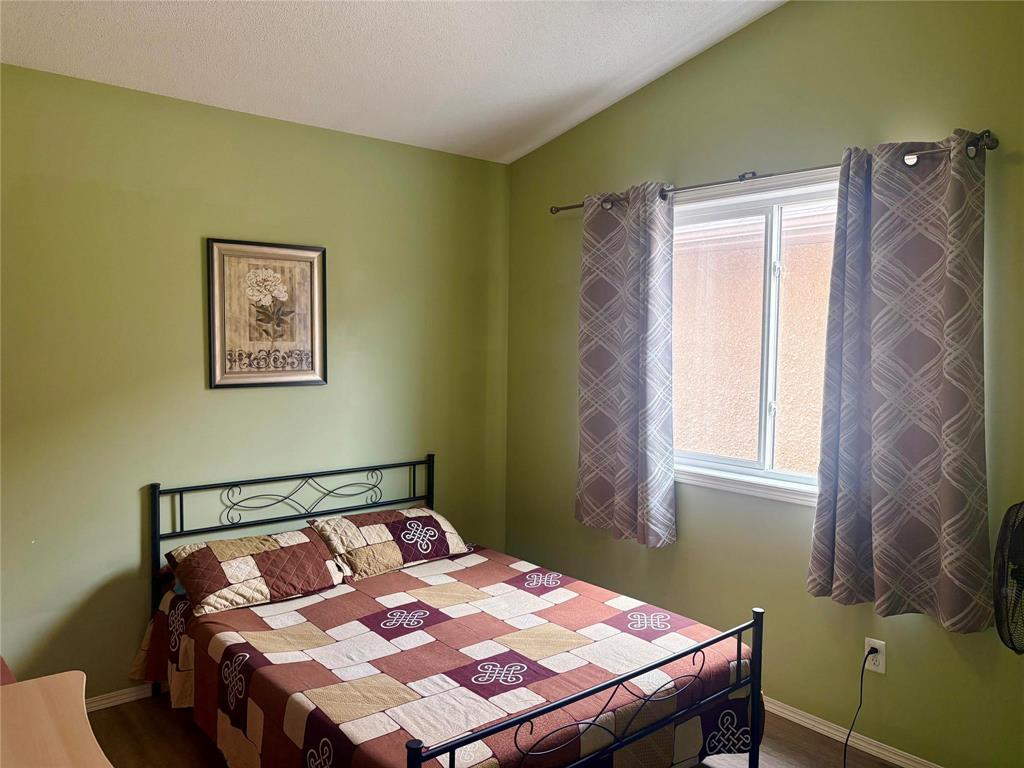 Photo 36 of 102 Filbert Crescent, Winnipeg MB