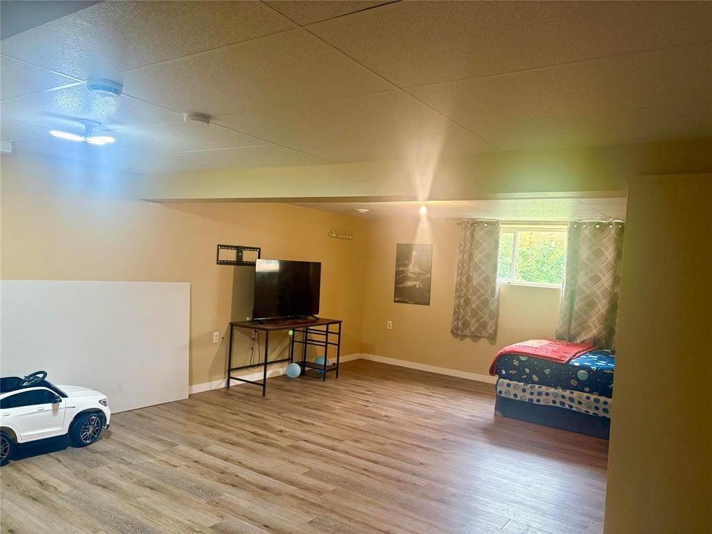Photo 35 of 102 Filbert Crescent, Winnipeg MB