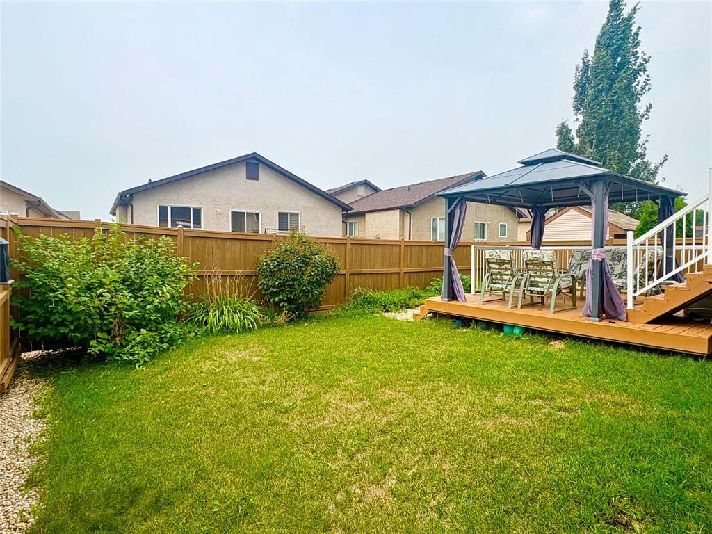 Photo 37 of 102 Filbert Crescent, Winnipeg MB