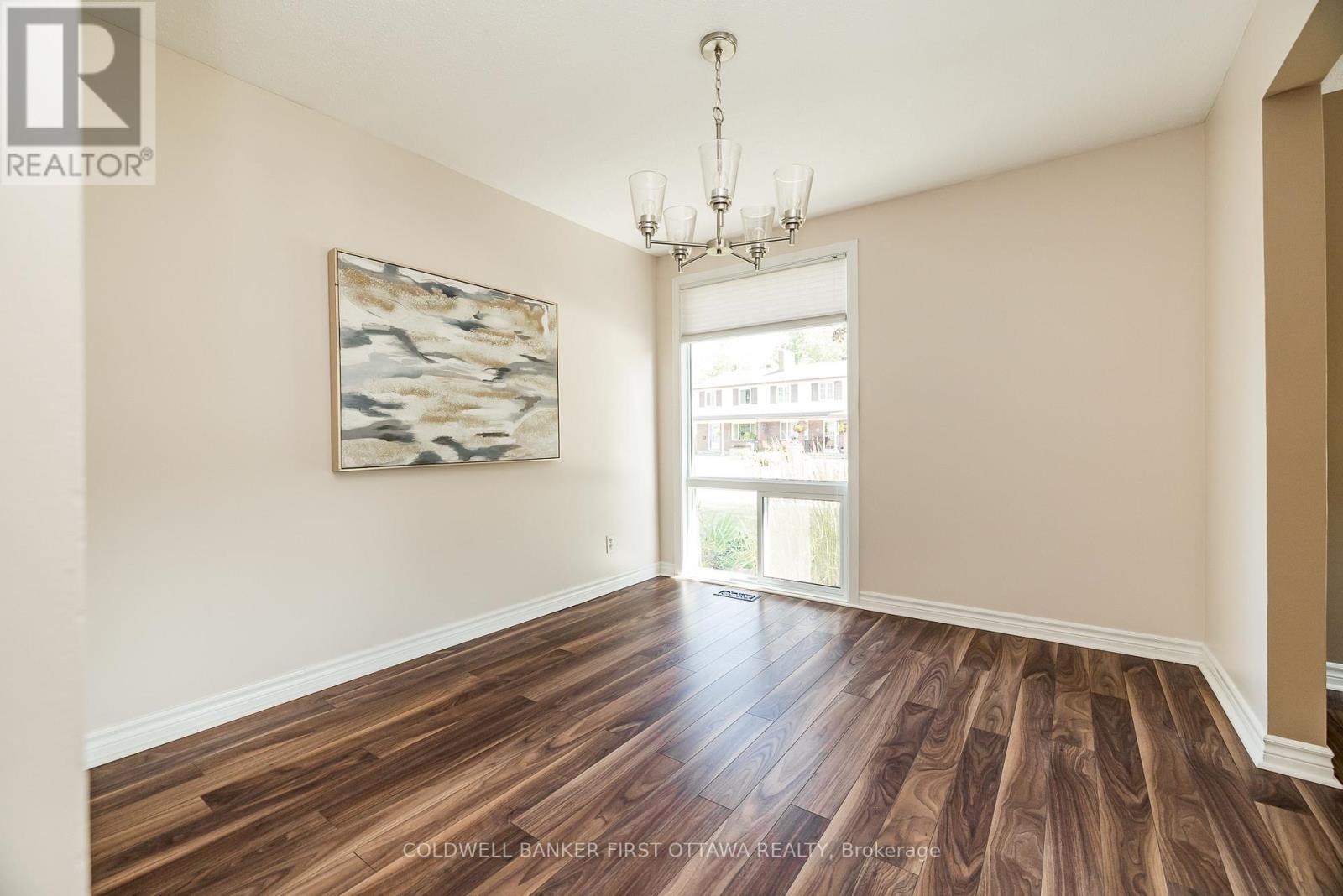 Photo 10 of 48 Downsview Crescent, Ottawa ON