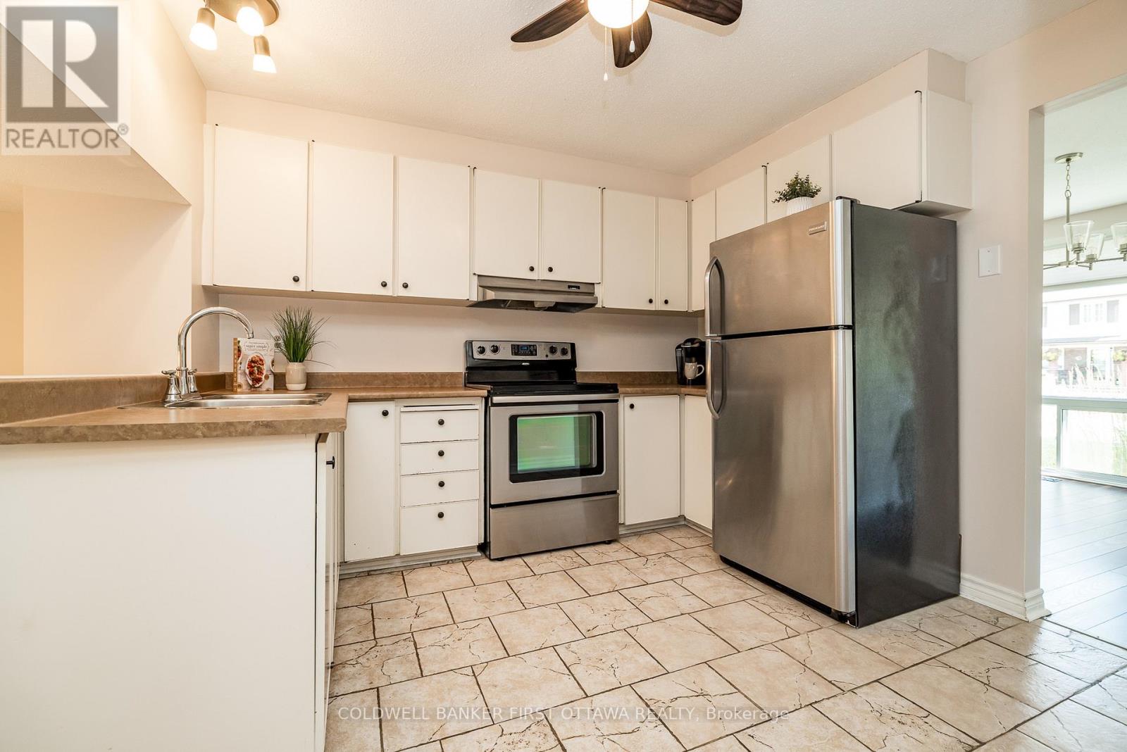 Photo 11 of 48 Downsview Crescent, Ottawa ON