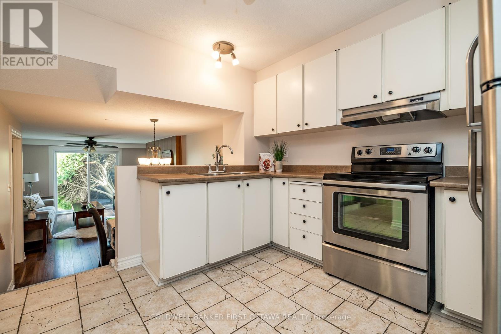 Photo 12 of 48 Downsview Crescent, Ottawa ON