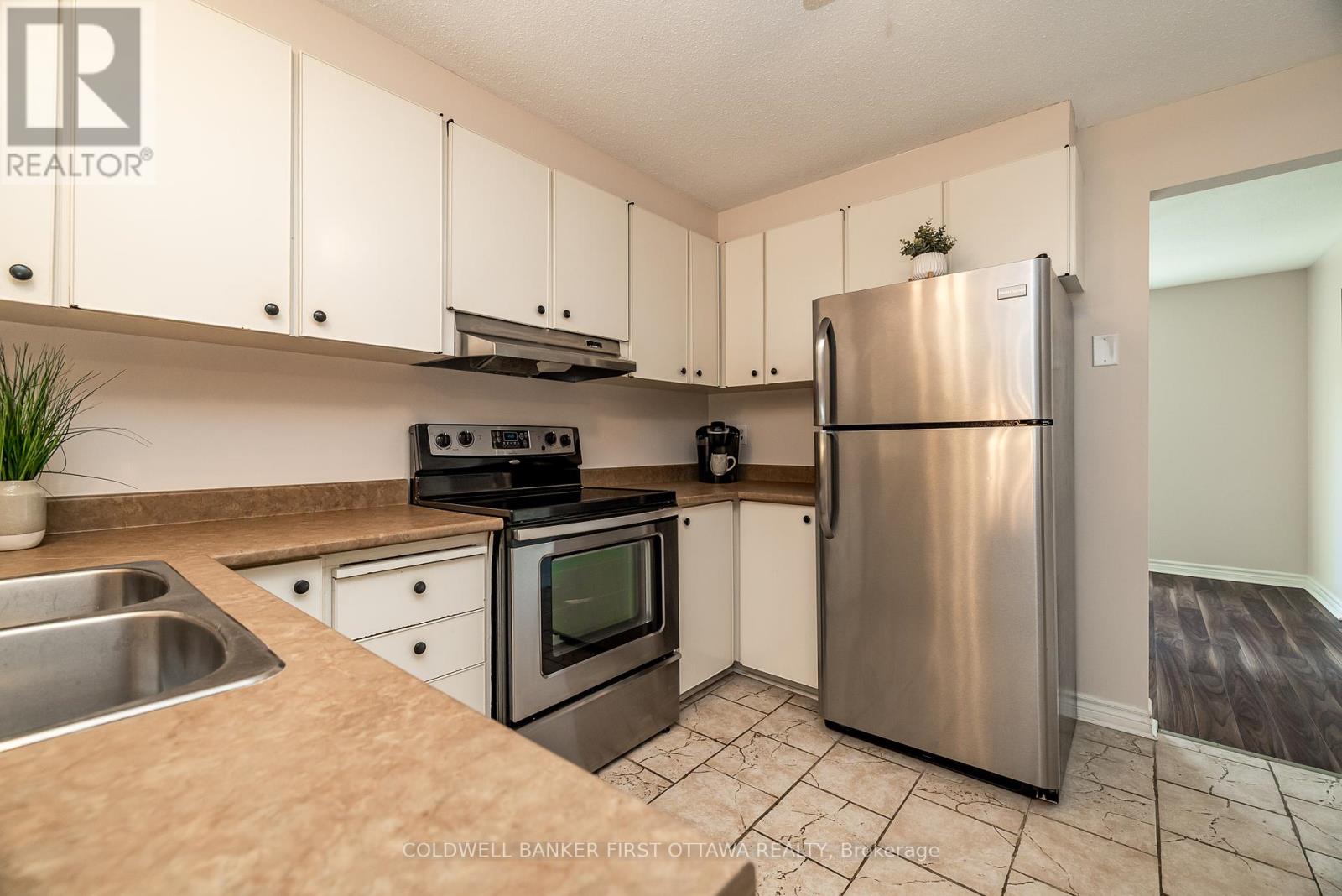 Photo 14 of 48 Downsview Crescent, Ottawa ON