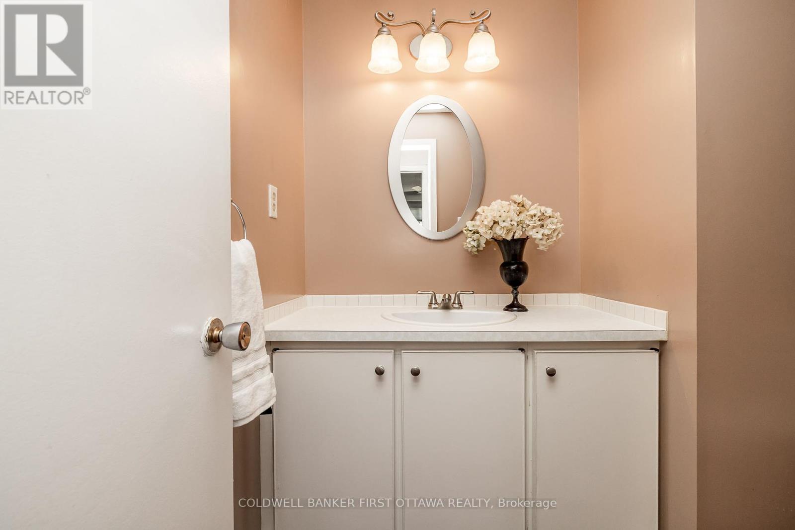 Photo 19 of 48 Downsview Crescent, Ottawa ON