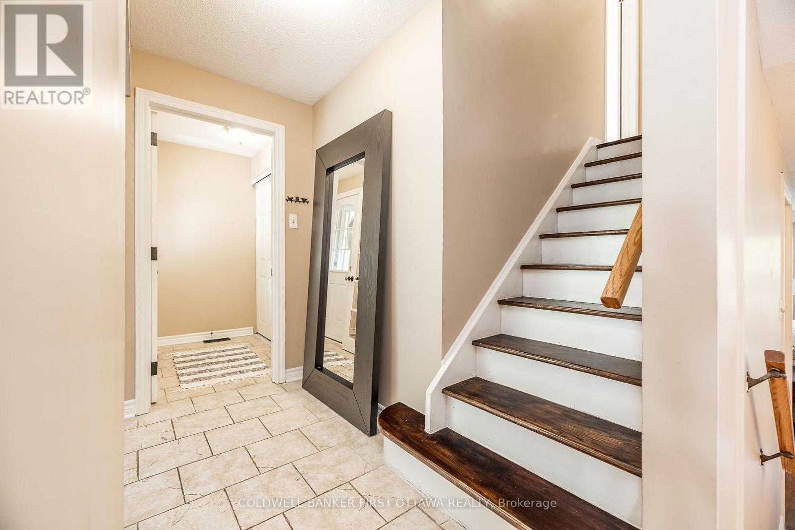 Photo 22 of 48 Downsview Crescent, Ottawa ON