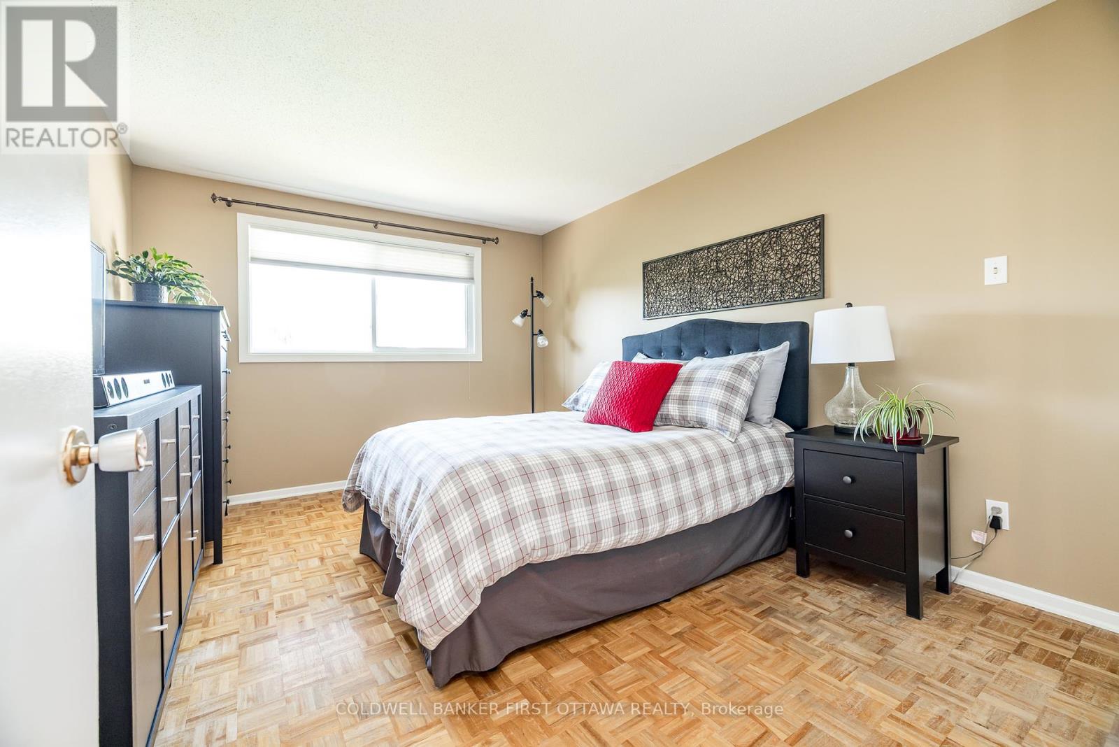 Photo 23 of 48 Downsview Crescent, Ottawa ON
