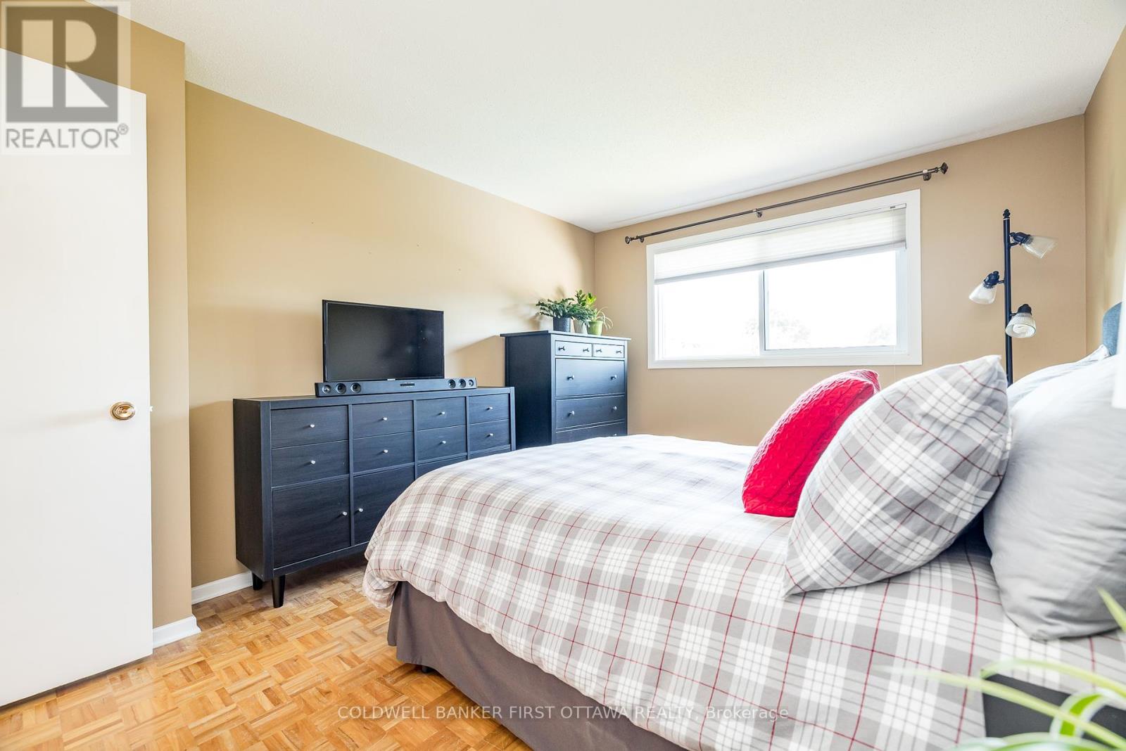 Photo 24 of 48 Downsview Crescent, Ottawa ON