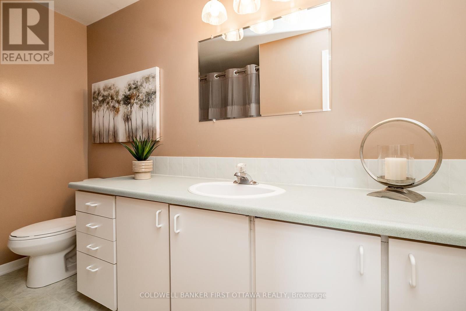 Photo 25 of 48 Downsview Crescent, Ottawa ON