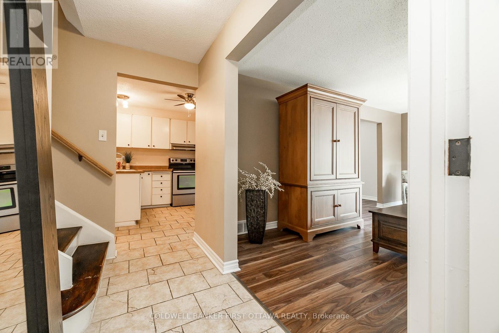 Photo 6 of 48 Downsview Crescent, Ottawa ON