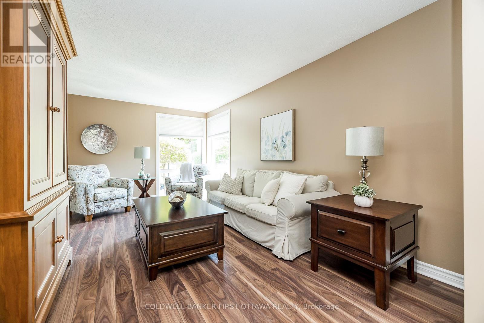Photo 7 of 48 Downsview Crescent, Ottawa ON