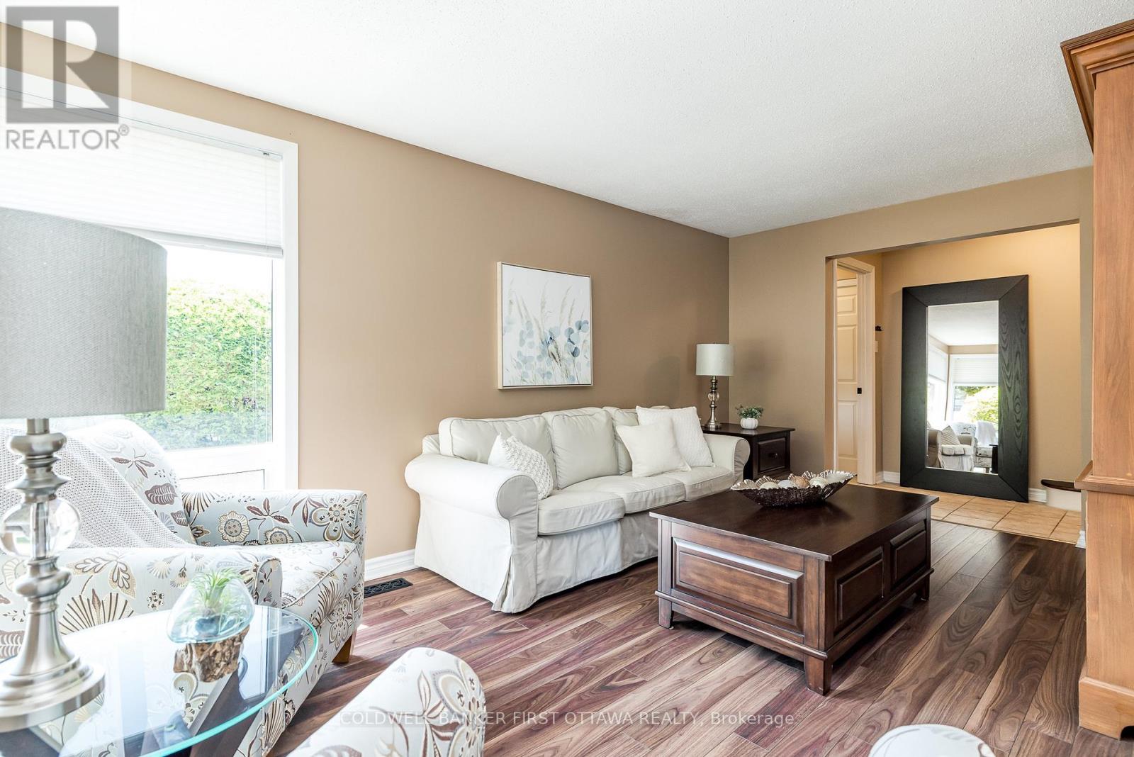 Photo 8 of 48 Downsview Crescent, Ottawa ON