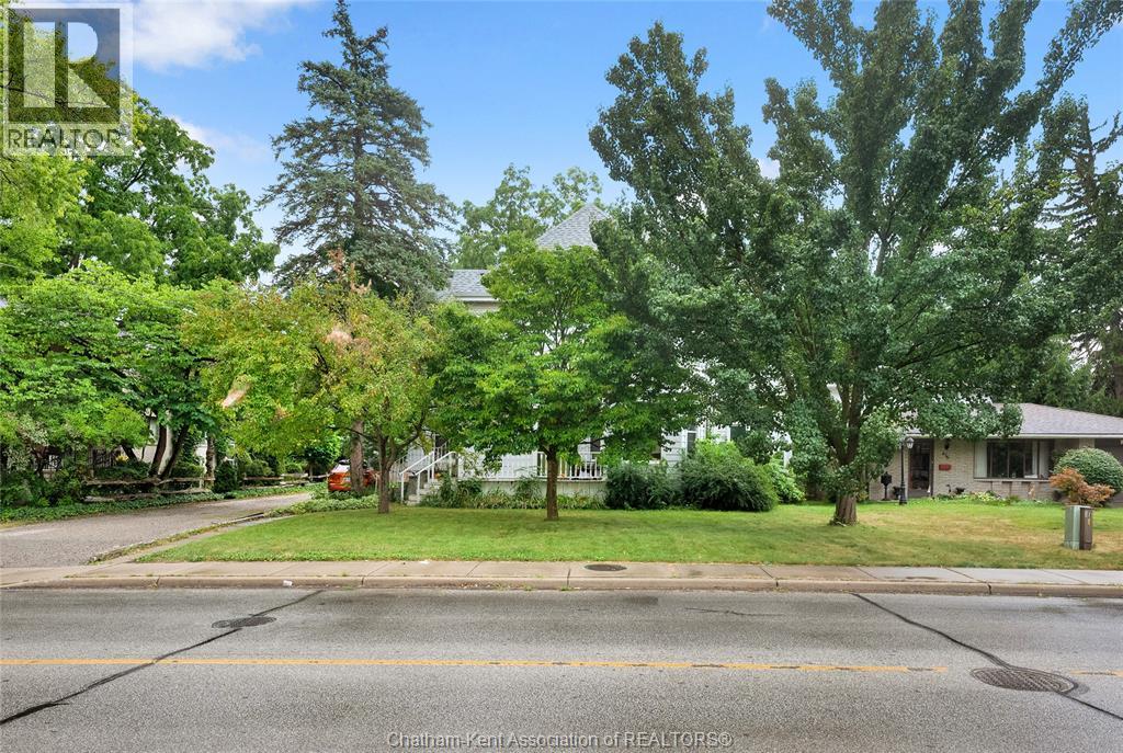 Photo 6 of 468 King Street West, Chatham ON