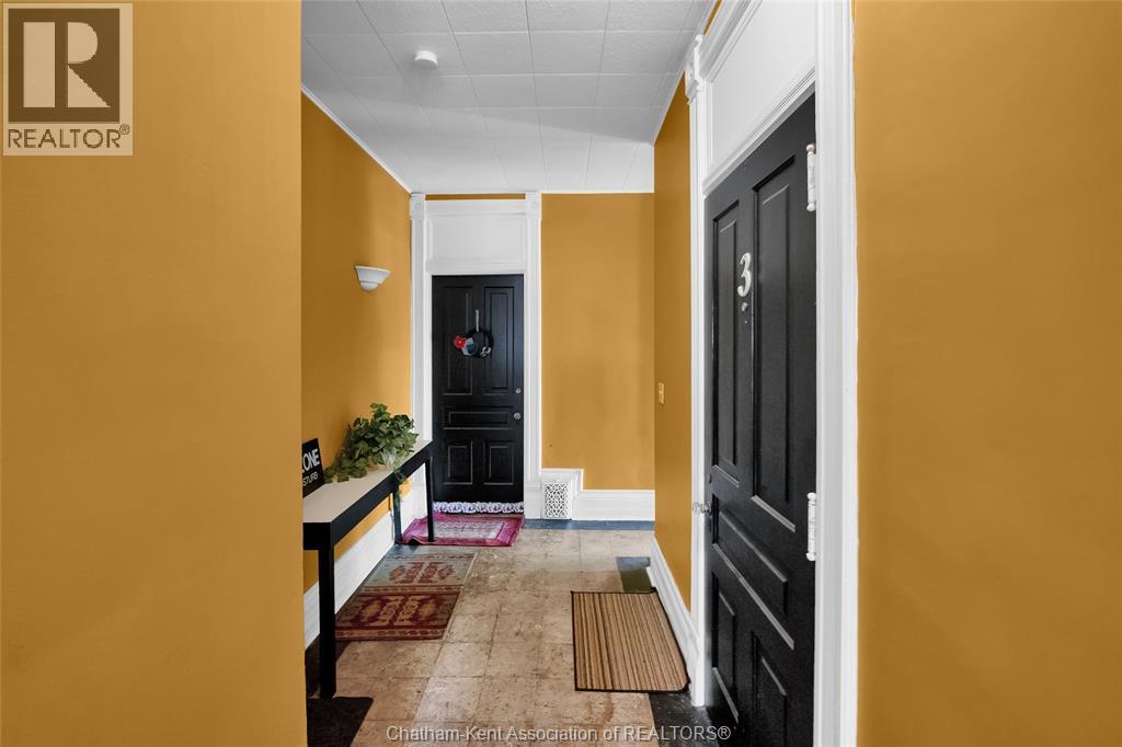 Photo 19 of 468 King Street West, Chatham ON