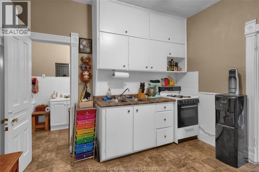 Photo 31 of 468 King Street West, Chatham ON