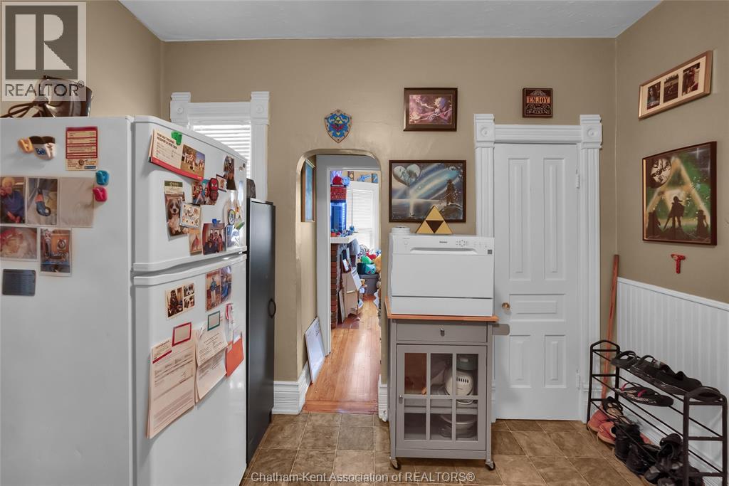 Photo 32 of 468 King Street West, Chatham ON