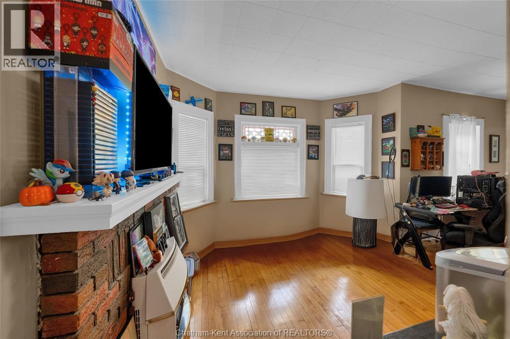 Photo 33 of 468 King Street West, Chatham ON