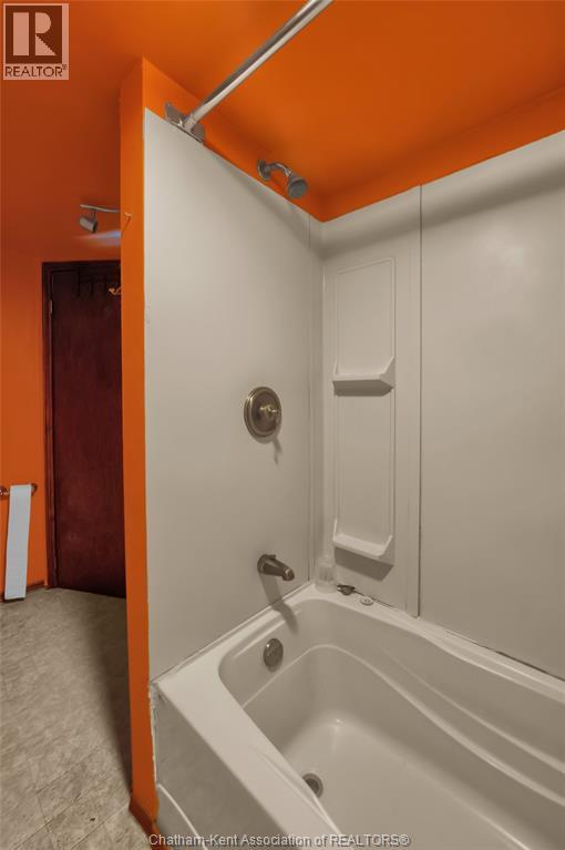 Photo 39 of 468 King Street West, Chatham ON