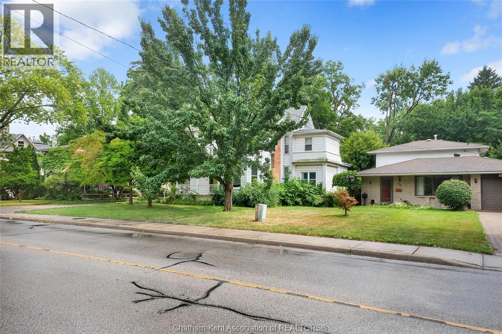 Photo 7 of 468 King Street West, Chatham ON