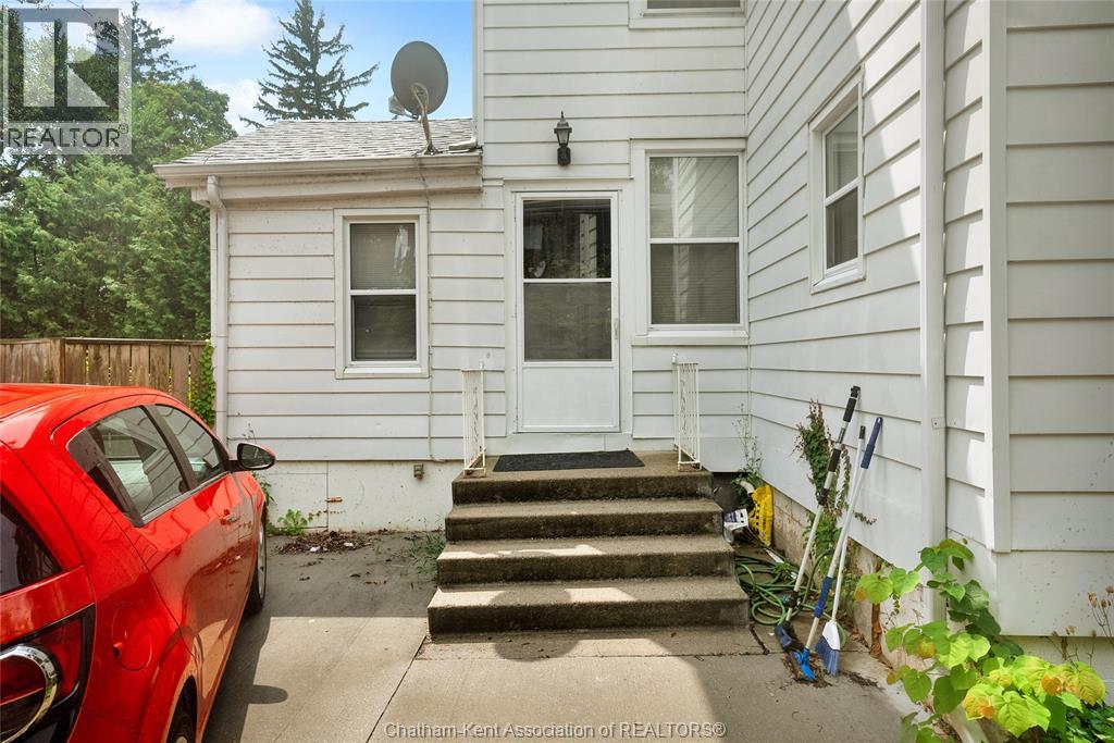 Photo 13 of 468 King Street West, Chatham ON