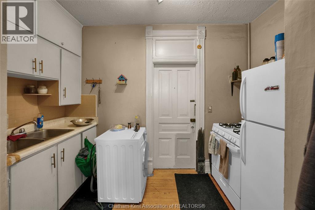 Photo 20 of 468 King Street West, Chatham ON