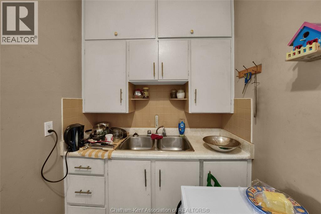 Photo 21 of 468 King Street West, Chatham ON