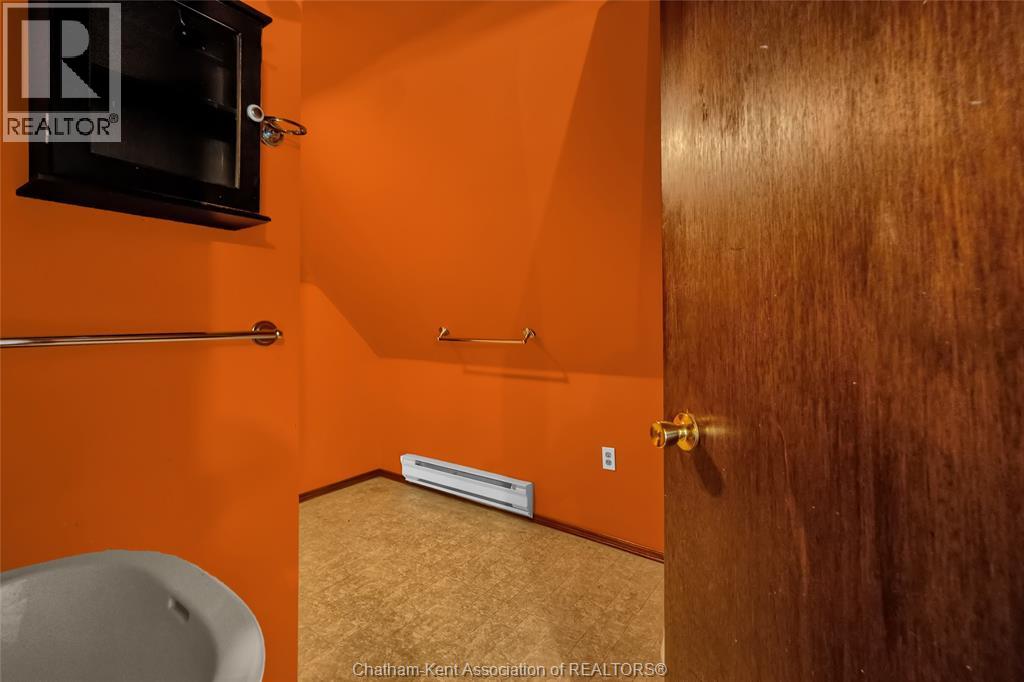 Photo 38 of 468 King Street West, Chatham ON