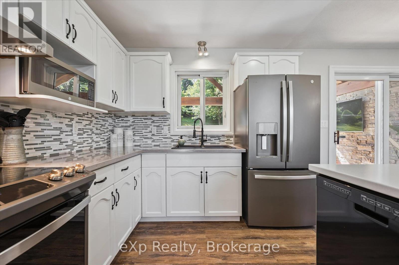 Photo 17 of 530 Watt Street, Centre Wellington ON