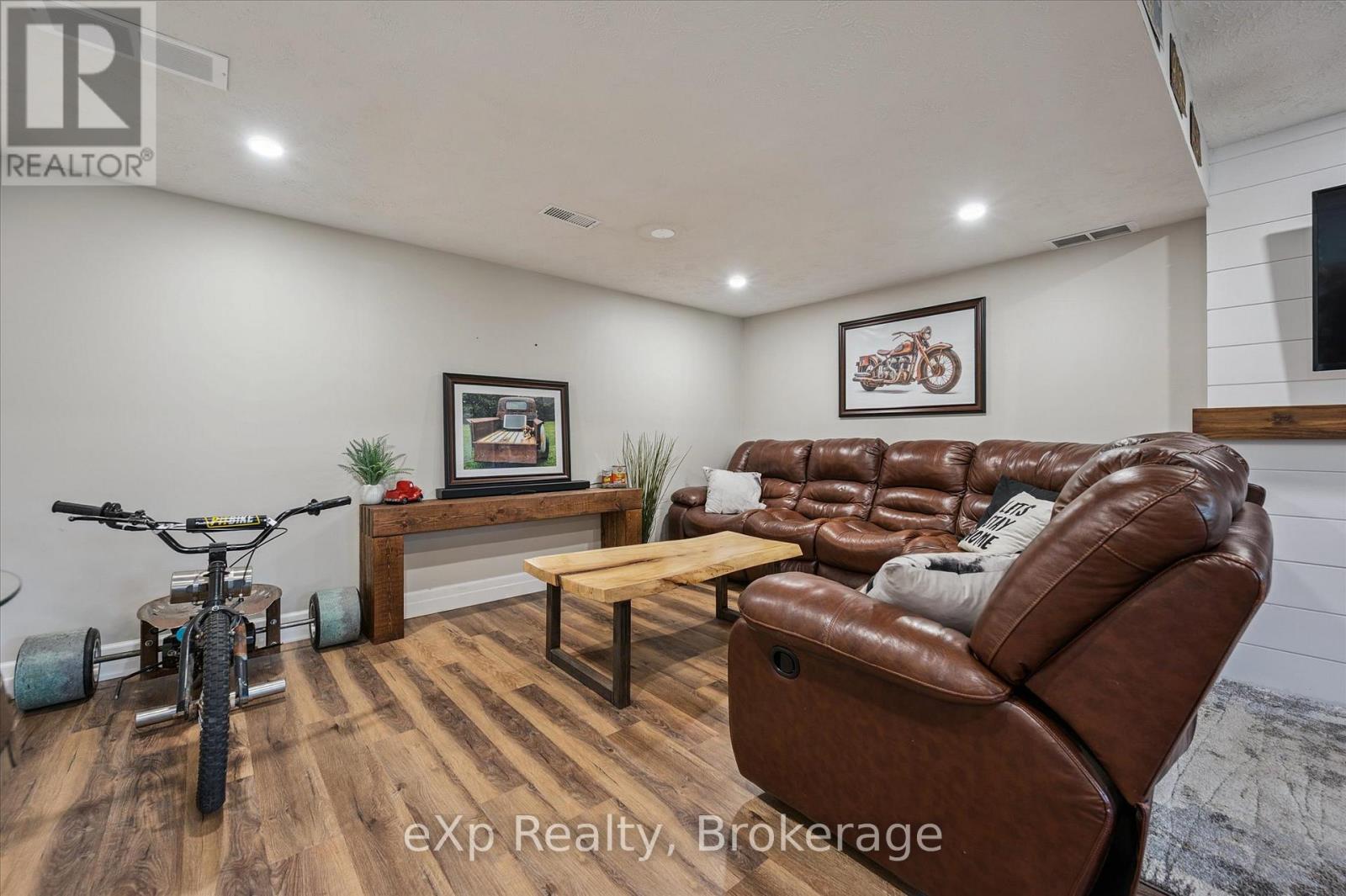 Photo 30 of 530 Watt Street, Centre Wellington ON