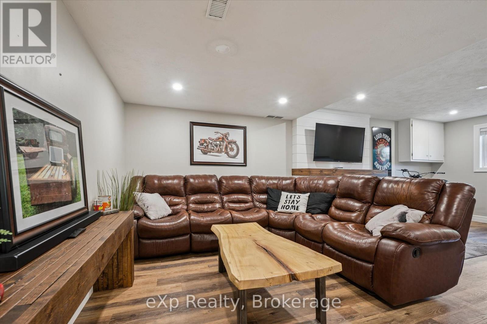 Photo 31 of 530 Watt Street, Centre Wellington ON