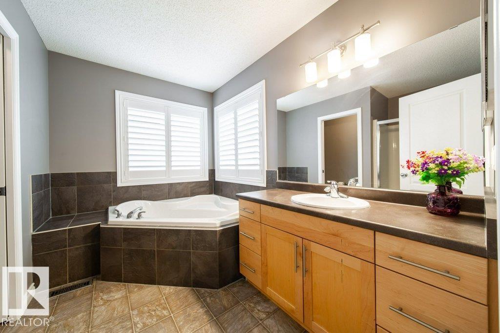 Photo 4 of 507 Crandell Ct, Sherwood Park AB
